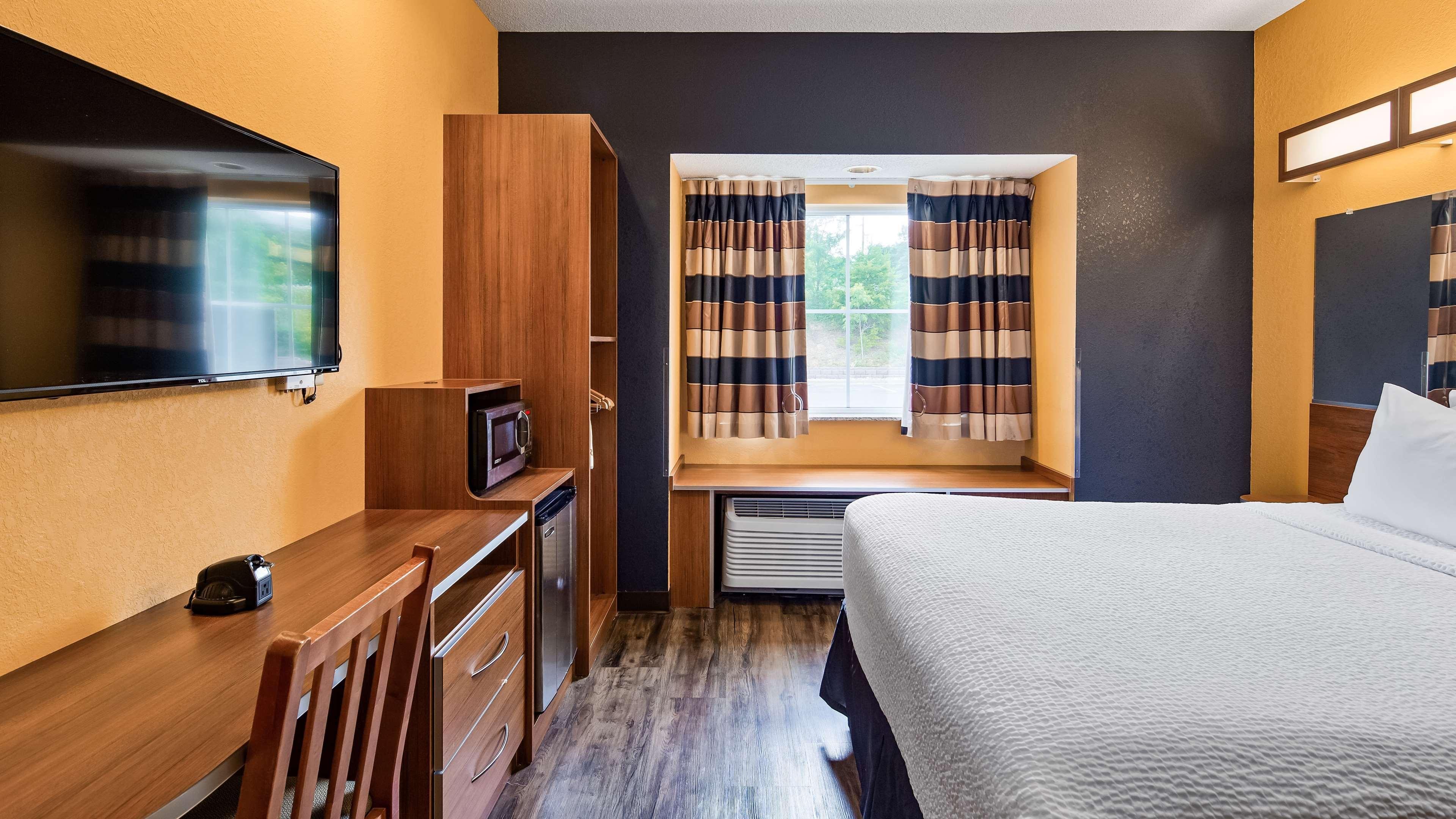Surestay Plus Hotel By Best Western Keyser Exterior photo