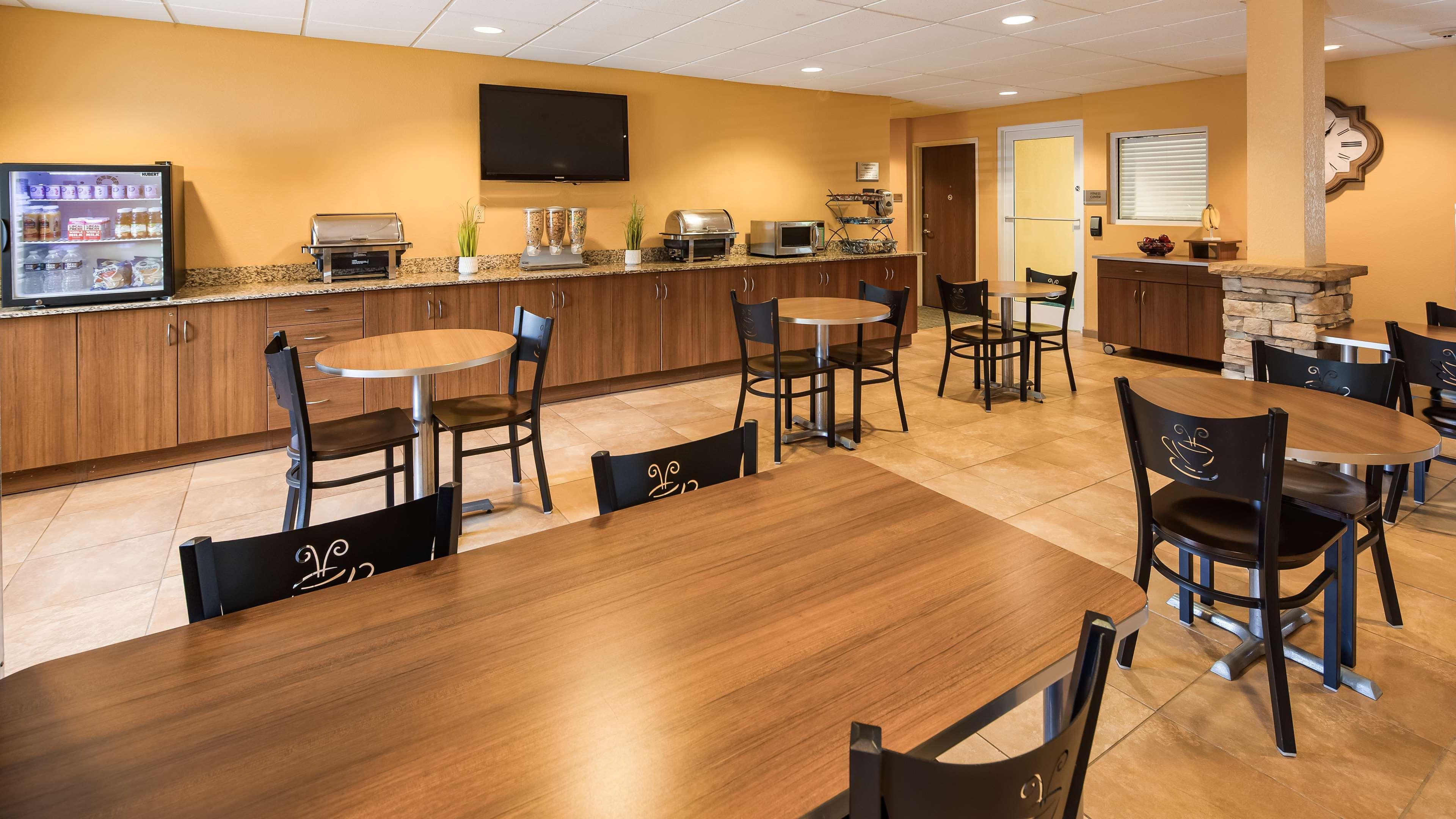 Surestay Plus Hotel By Best Western Keyser Exterior photo
